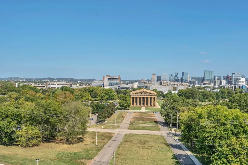 321 31st Ave, N Nashville TN 37203