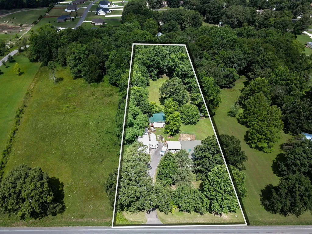 3035 Huntsville Highway Fayetteville TN 37334