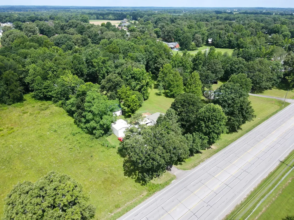 3035 Huntsville Highway Fayetteville TN 37334