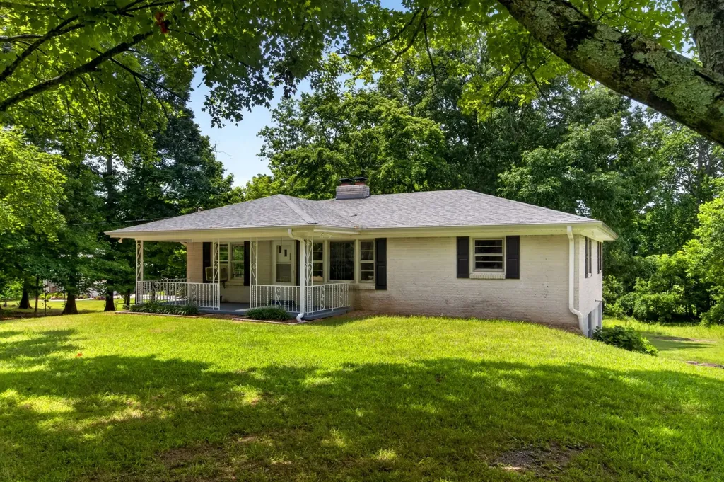 9296 Old Locust Creek Road Bon Aqua TN 37025