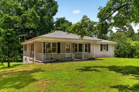 9296 Old Locust Creek Road Bon Aqua TN 37025