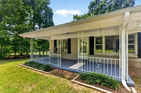 9296 Old Locust Creek Road Bon Aqua TN 37025