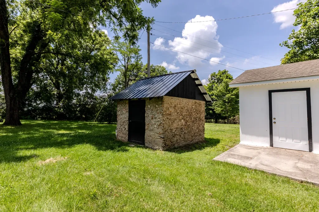334 N Robin Hood Road Doyle TN 38559