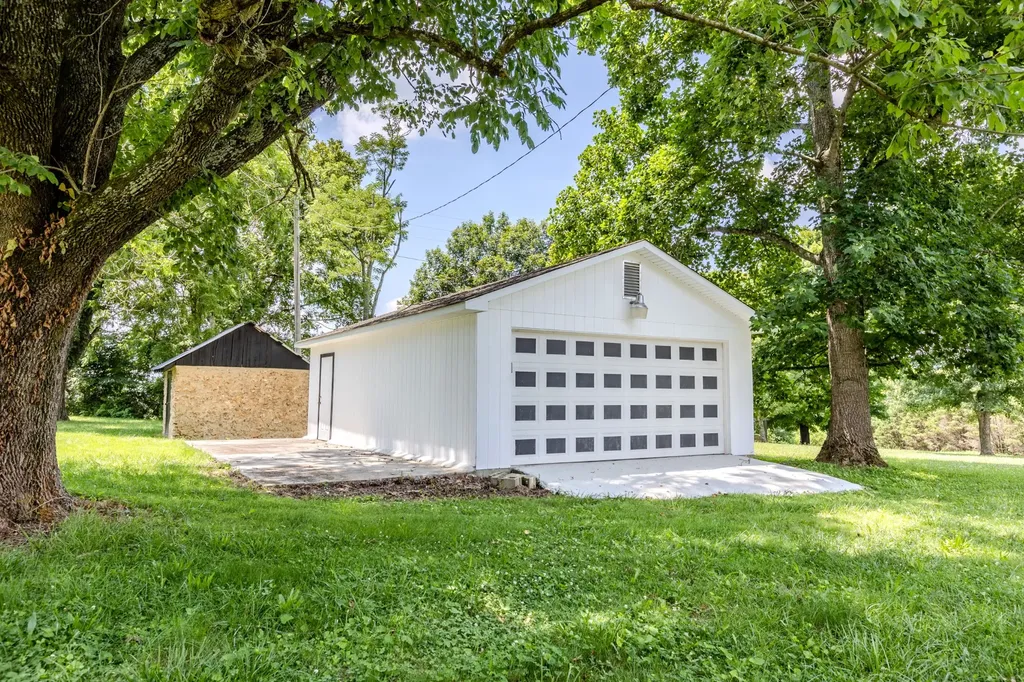 334 N Robin Hood Road Doyle TN 38559