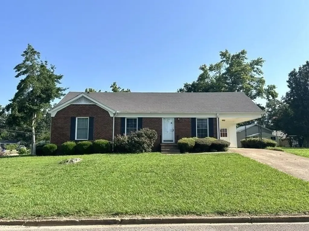 15 Pine Street Savannah TN 38372