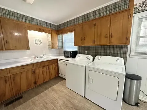 15 Pine Street Savannah TN 38372