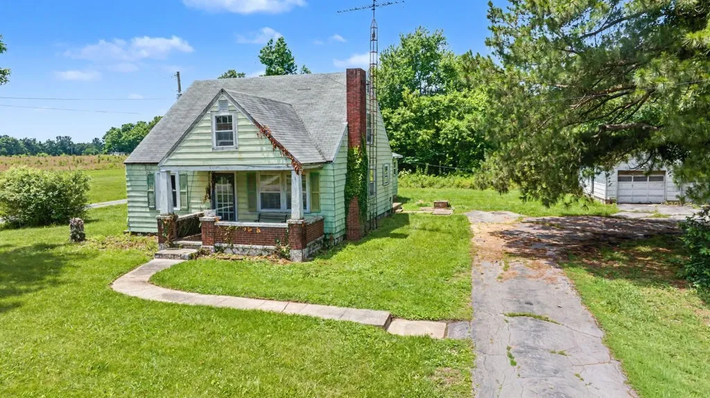 376 Ky 85, E Centertown KY 42328