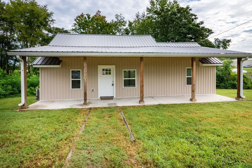 605 Days Road Lafayette TN 37083