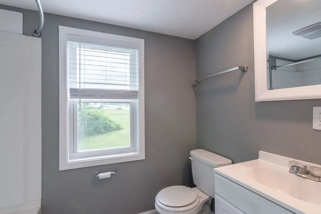 605 Days Road Lafayette TN 37083