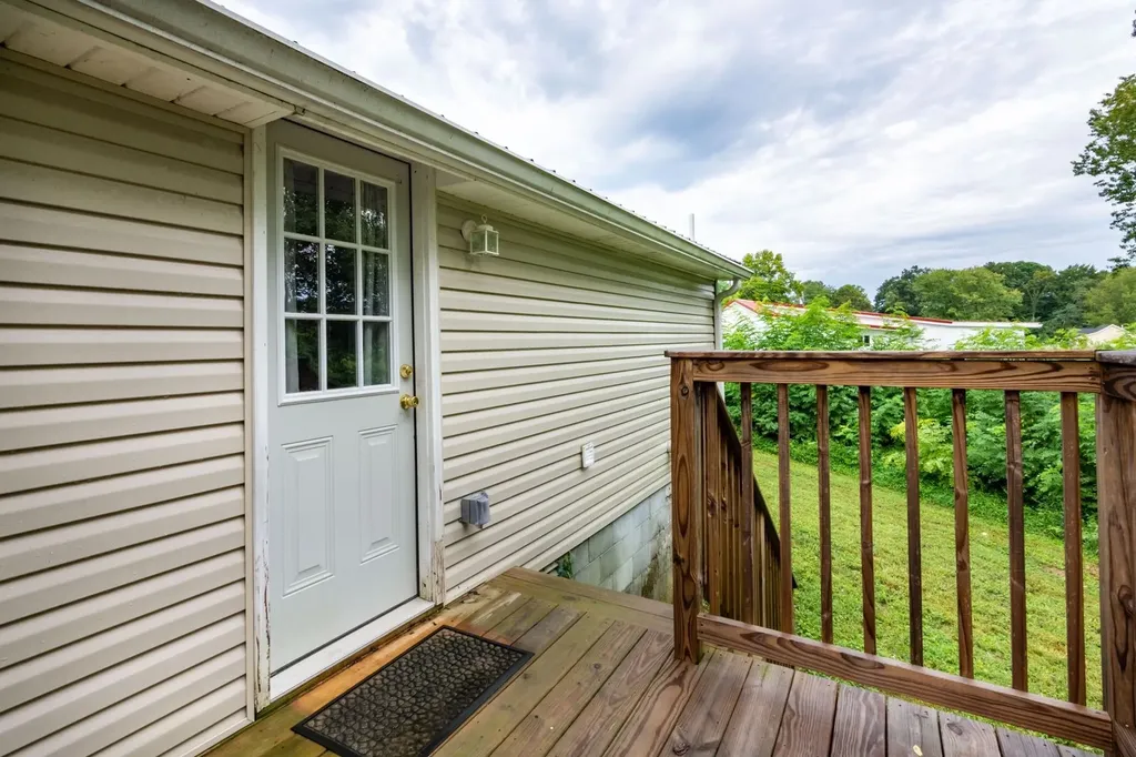 605 Days Road Lafayette TN 37083