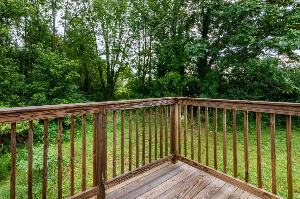605 Days Road Lafayette TN 37083