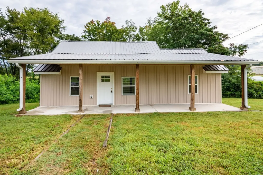 605 Days Road Lafayette TN 37083