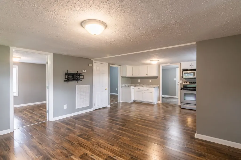 605 Days Road Lafayette TN 37083