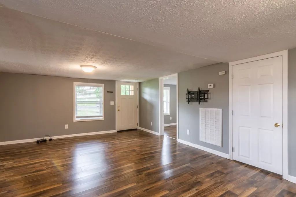605 Days Road Lafayette TN 37083