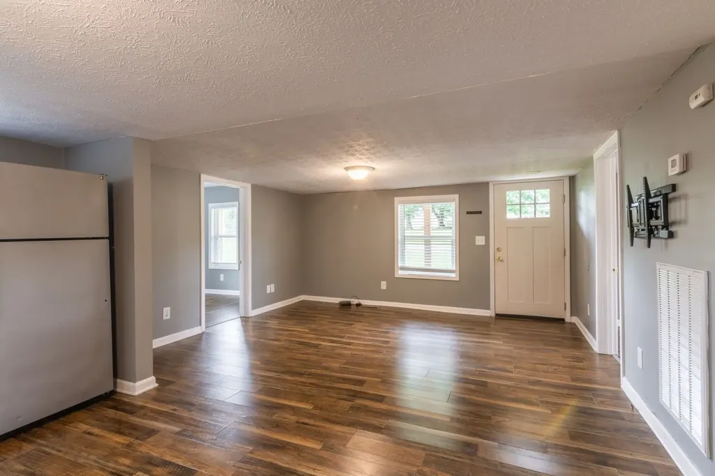 605 Days Road Lafayette TN 37083