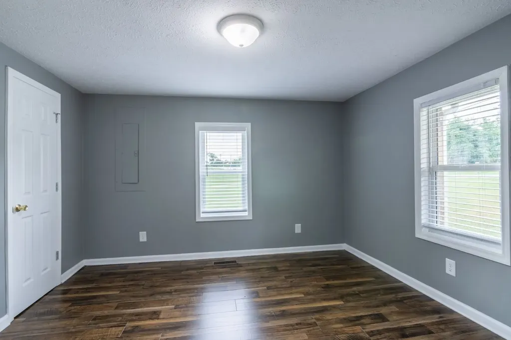 605 Days Road Lafayette TN 37083