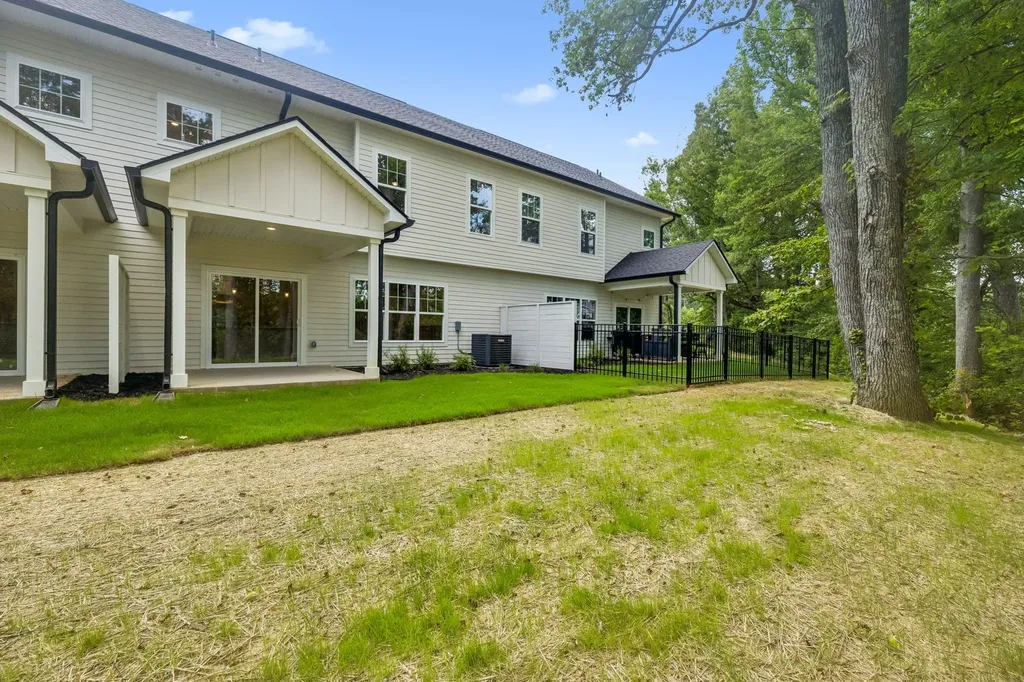 1048 Stagecoach Drive White House TN 37188
