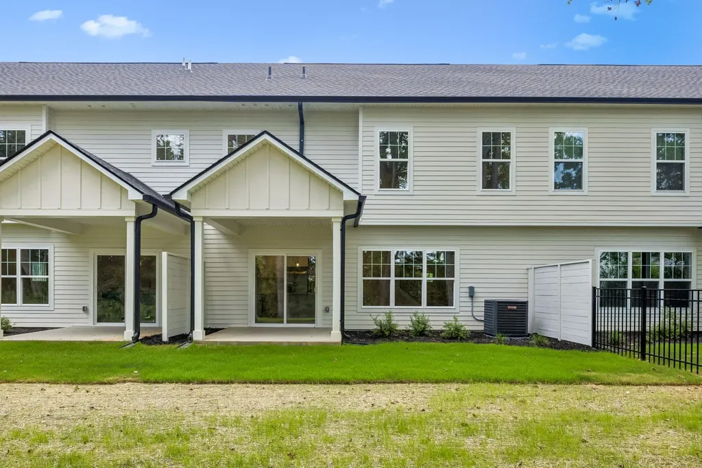 1048 Stagecoach Drive White House TN 37188