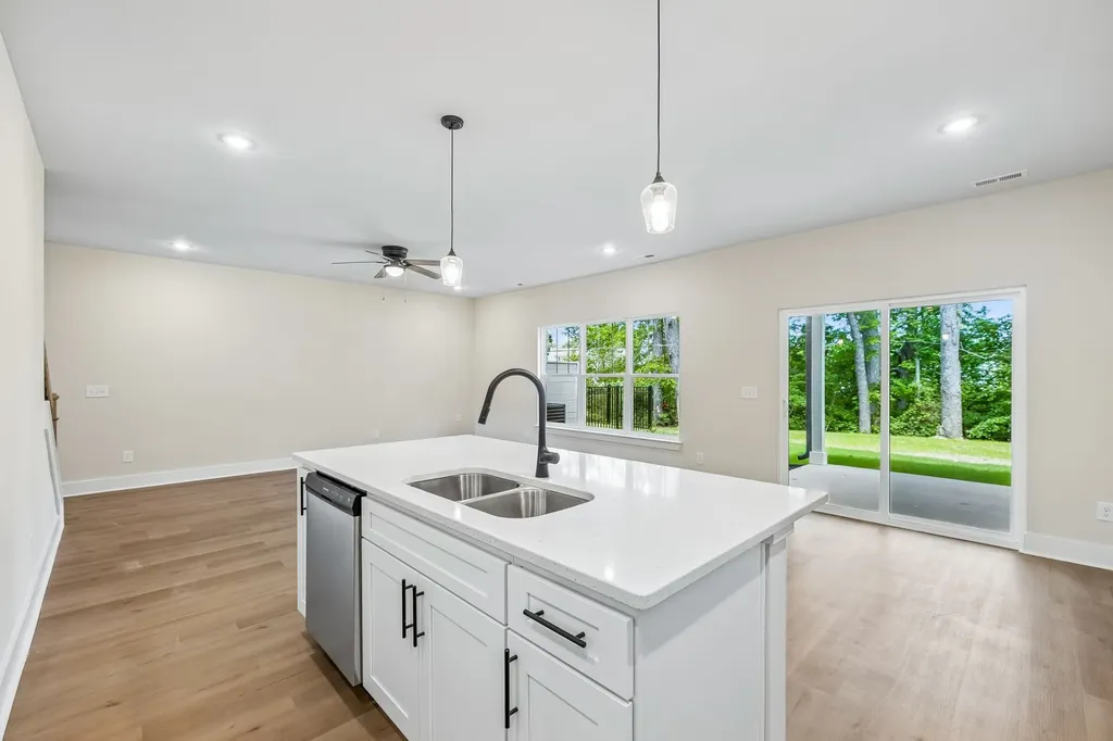 1048 Stagecoach Drive White House TN 37188