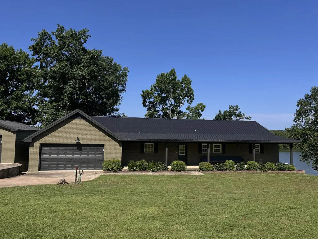 194 Lakeshore Circle Bumpus Mills TN 37028
