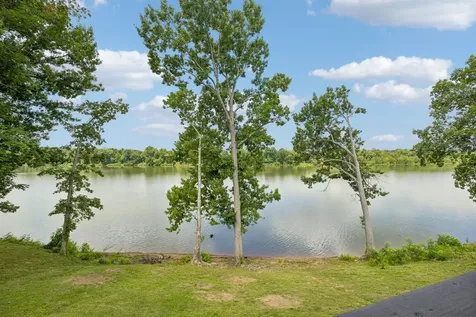 194 Lakeshore Circle Bumpus Mills TN 37028