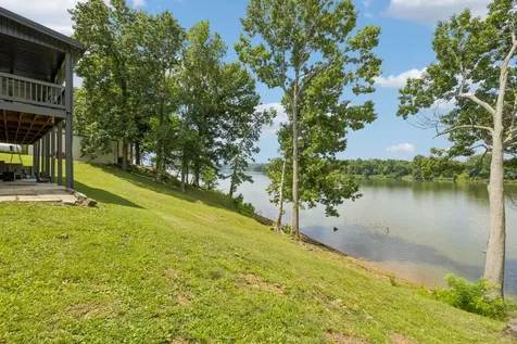 194 Lakeshore Circle Bumpus Mills TN 37028
