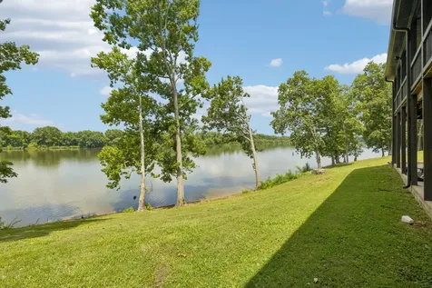 194 Lakeshore Circle Bumpus Mills TN 37028