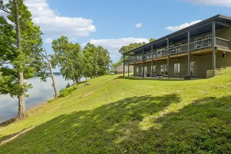 194 Lakeshore Circle Bumpus Mills TN 37028