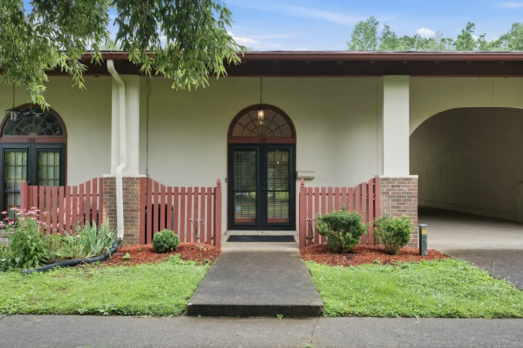 214 Old Hickory Boulevard Nashville TN 37221