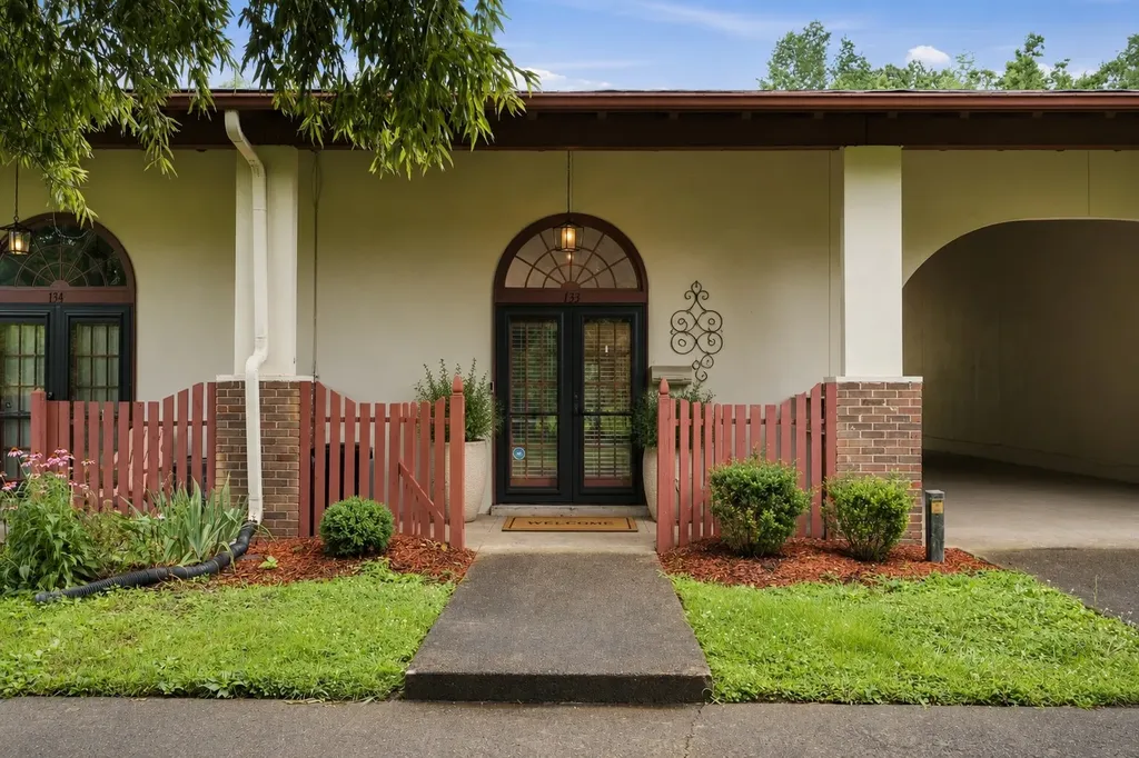 214 Old Hickory Boulevard Nashville TN 37221
