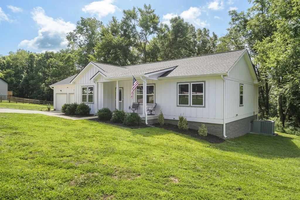 1505 E Piney Road Dickson TN 37055