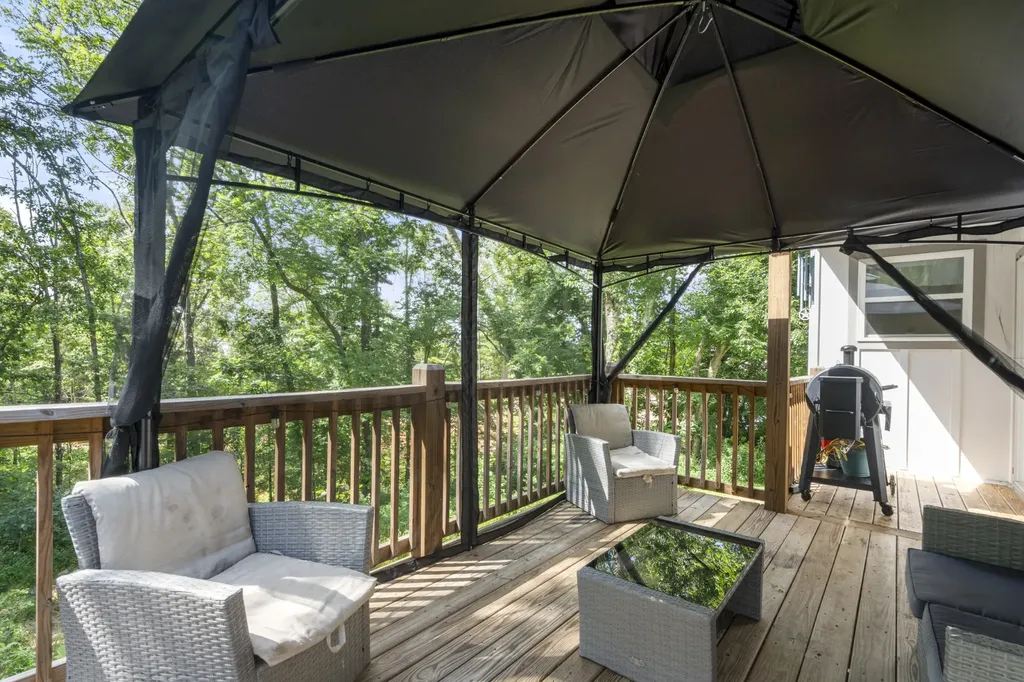 1505 E Piney Road Dickson TN 37055