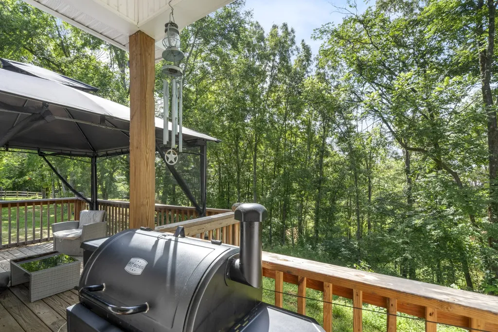 1505 E Piney Road Dickson TN 37055