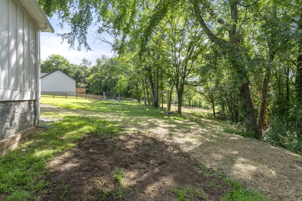 1505 E Piney Road Dickson TN 37055
