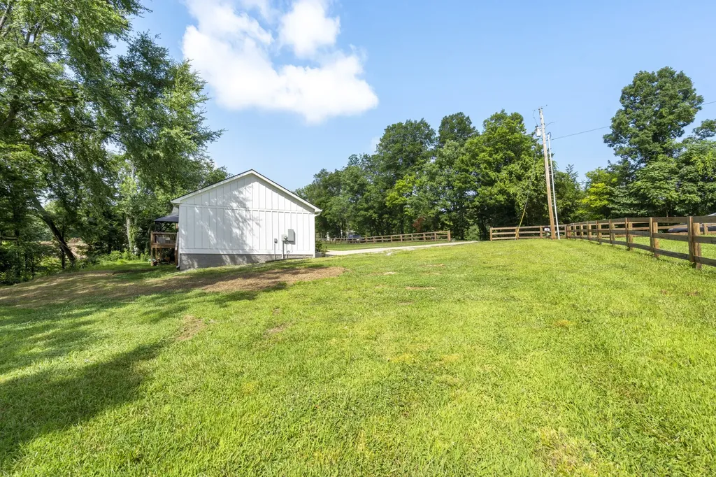1505 E Piney Road Dickson TN 37055