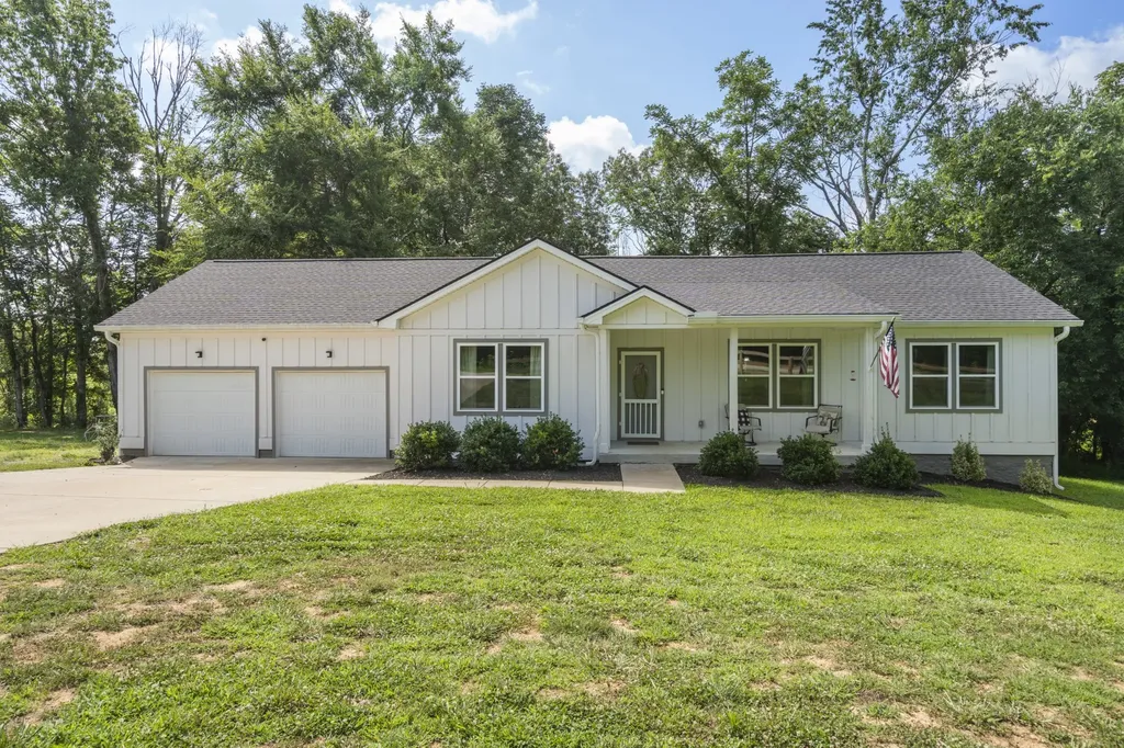 1505 E Piney Road Dickson TN 37055