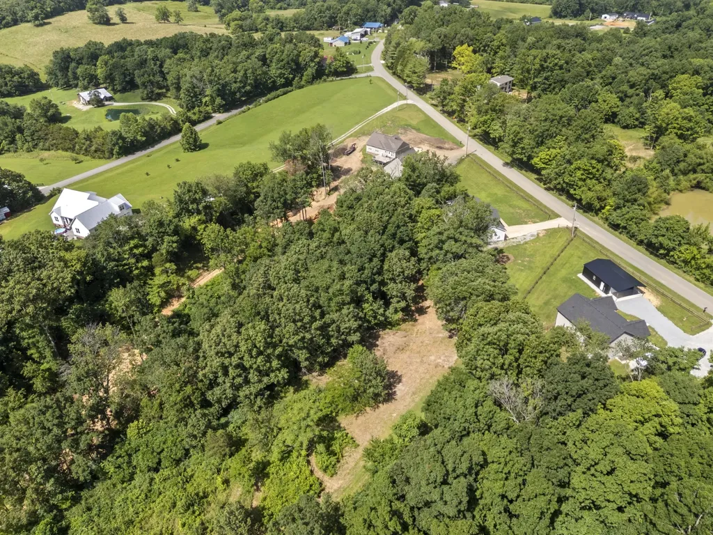 1505 E Piney Road Dickson TN 37055