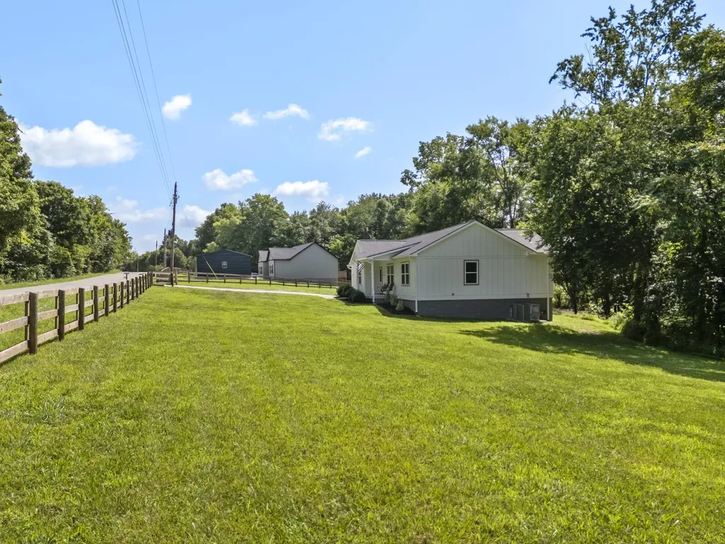 1505 E Piney Road Dickson TN 37055