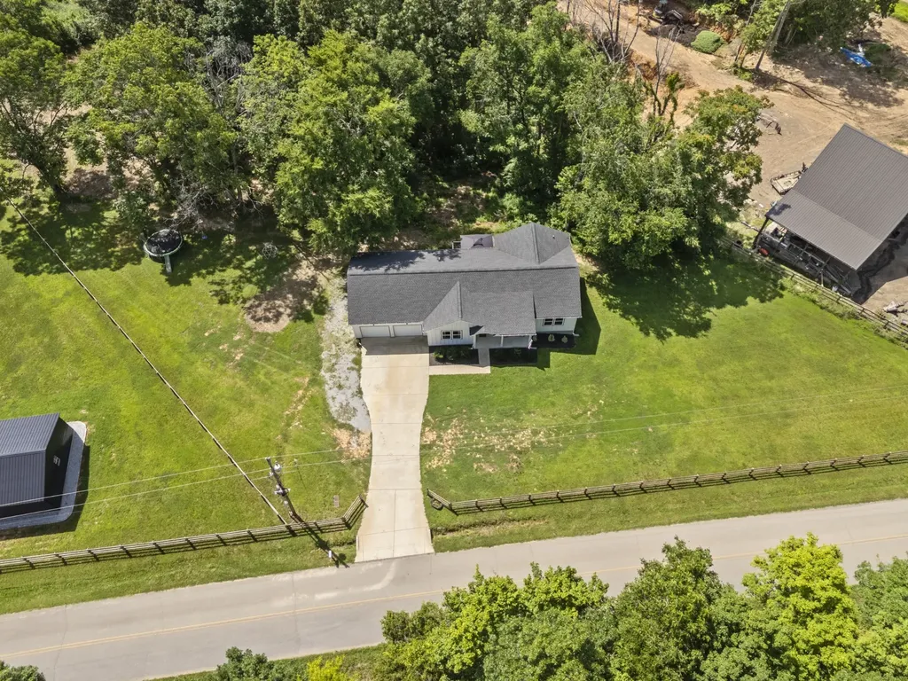 1505 E Piney Road Dickson TN 37055