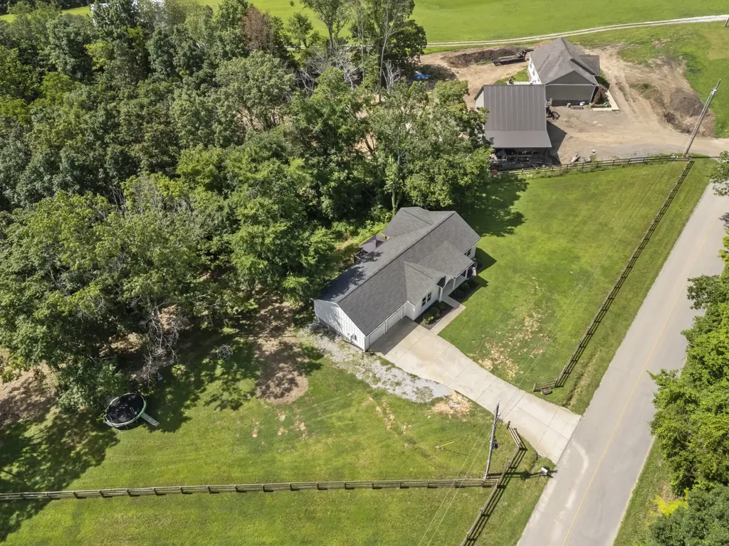 1505 E Piney Road Dickson TN 37055