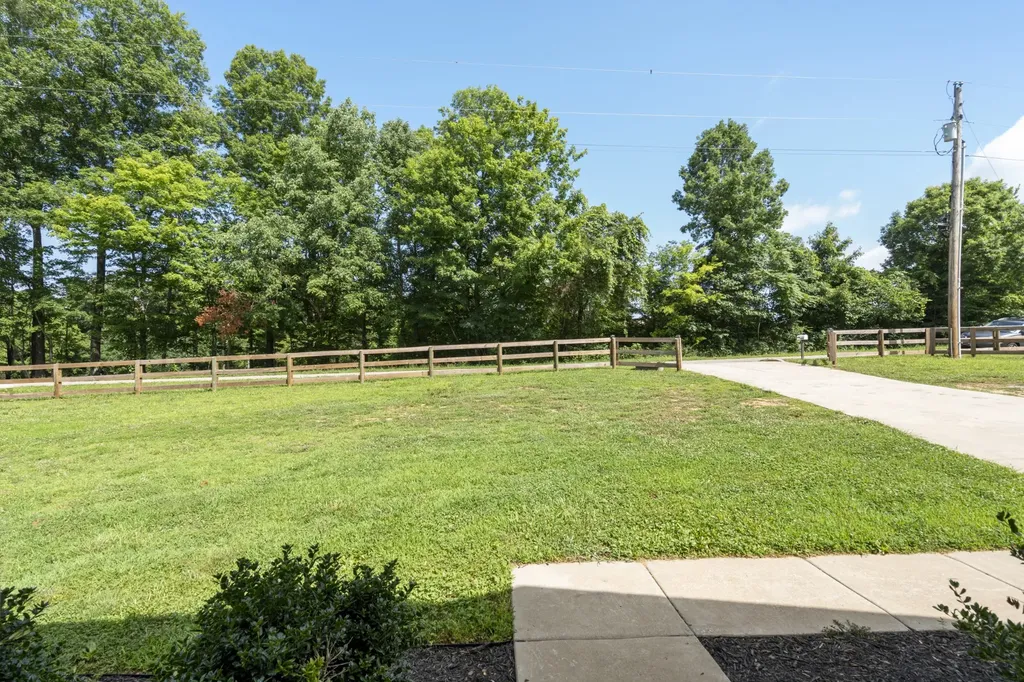 1505 E Piney Road Dickson TN 37055