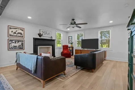 1030 Upper Creek Road Vanleer TN 37181