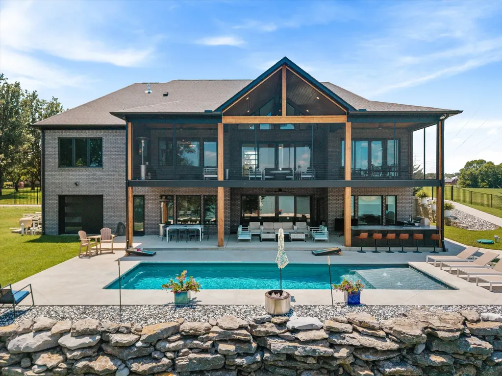 556 Bay Point Drive Gallatin TN 37066