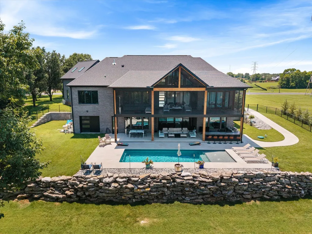 556 Bay Point Drive Gallatin TN 37066
