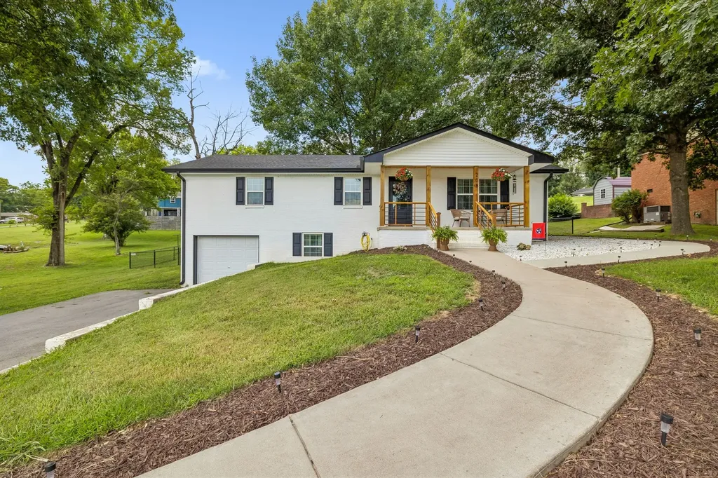 208 Western Avenue Hartsville TN 37074