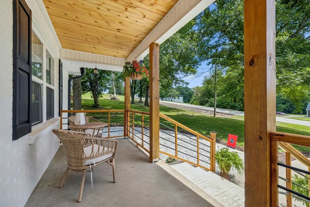 208 Western Avenue Hartsville TN 37074