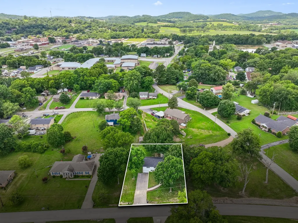 208 Western Avenue Hartsville TN 37074