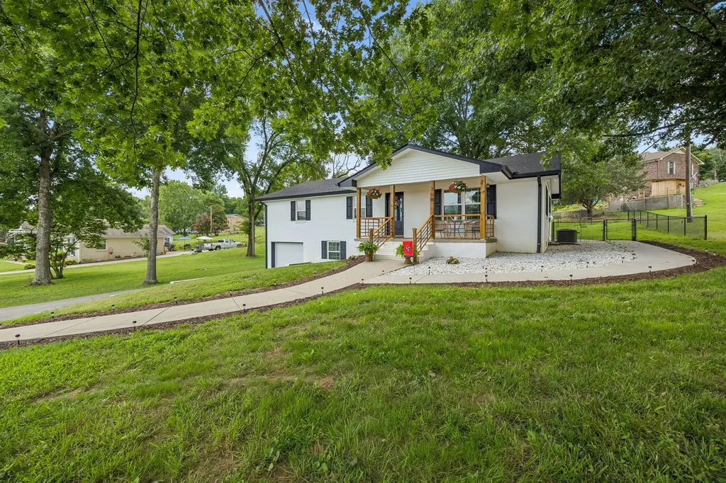 208 Western Avenue Hartsville TN 37074