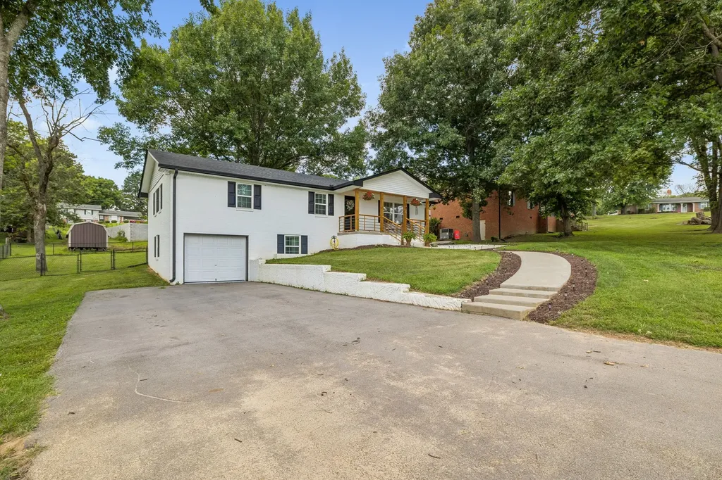 208 Western Avenue Hartsville TN 37074