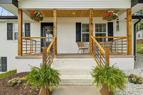 208 Western Avenue Hartsville TN 37074